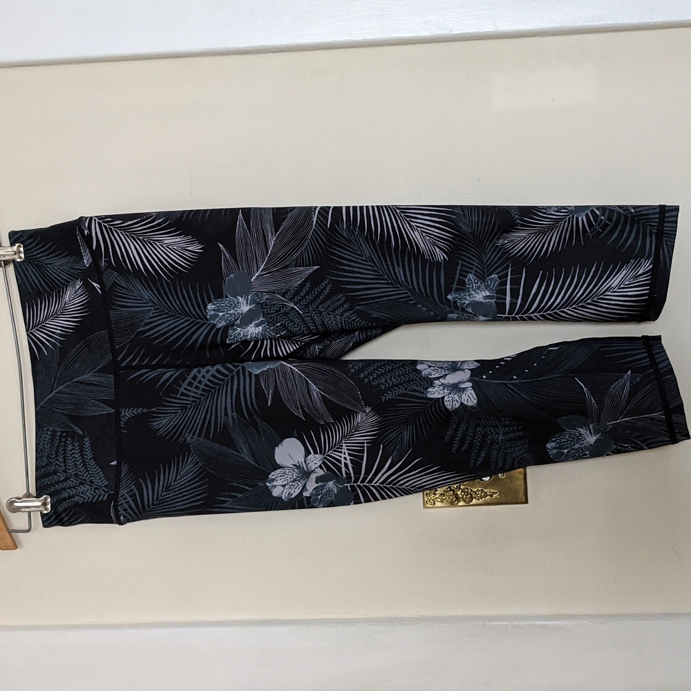NWoTS Dharma Bums Australia Leggings (Au) M  runs Small